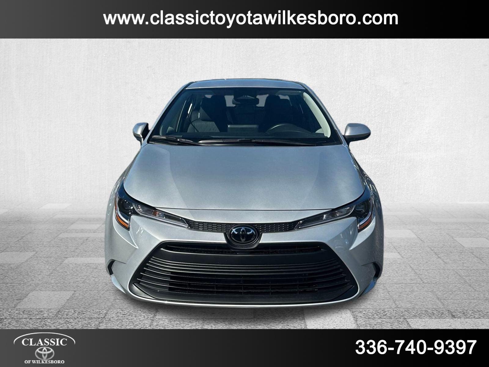 2025 Toyota Corolla LE photo 2