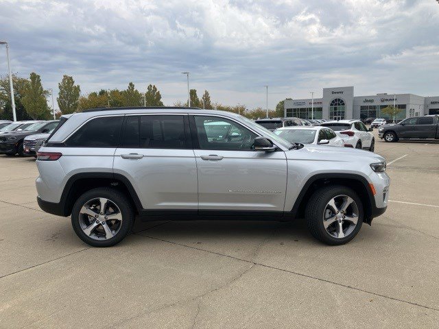 2025 Jeep Grand Cherokee Limited photo 4