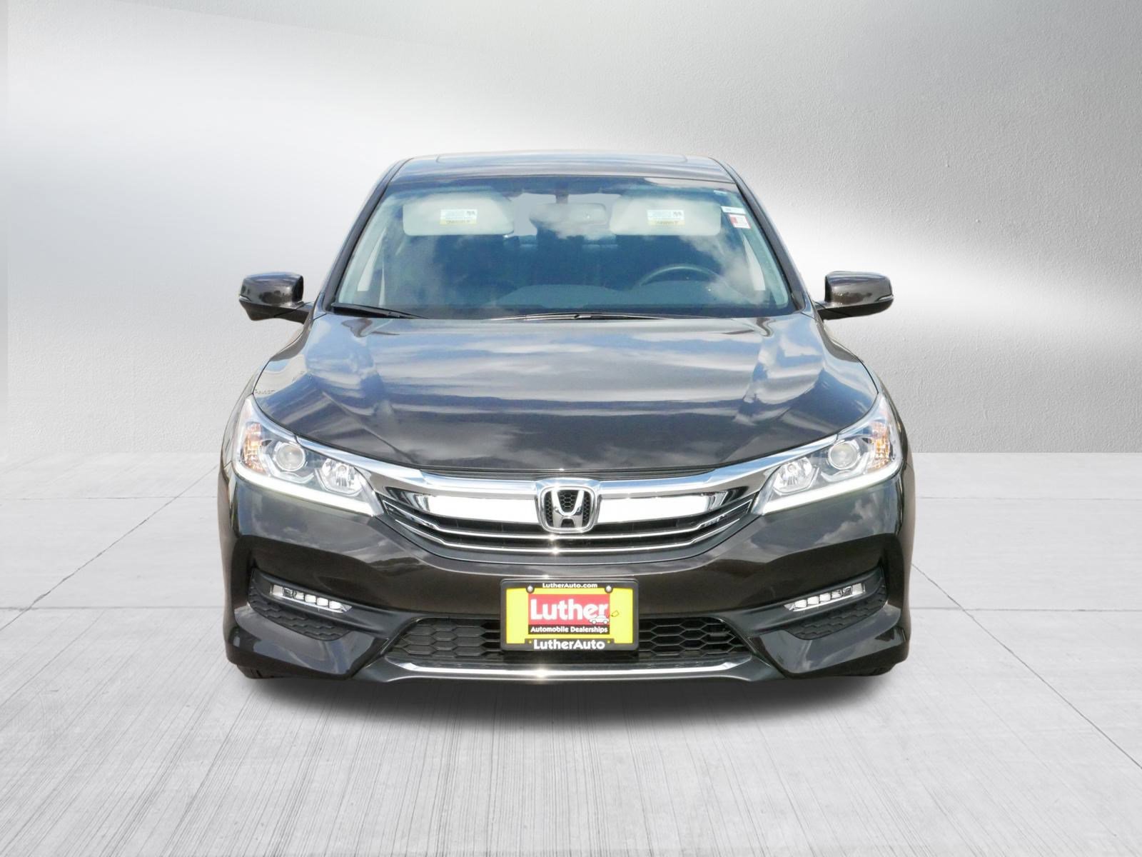 2017 Honda Accord EX photo 2