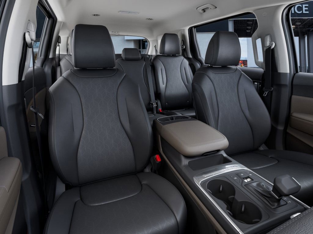 2026 Kia Carnival LXS photo 3