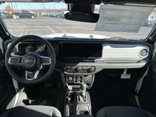2025 Jeep Wrangler Sahara photo 11