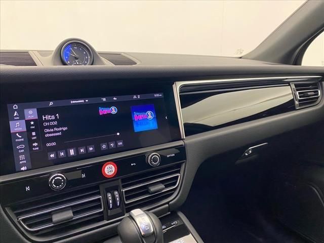 2024 Porsche Macan Base photo 17