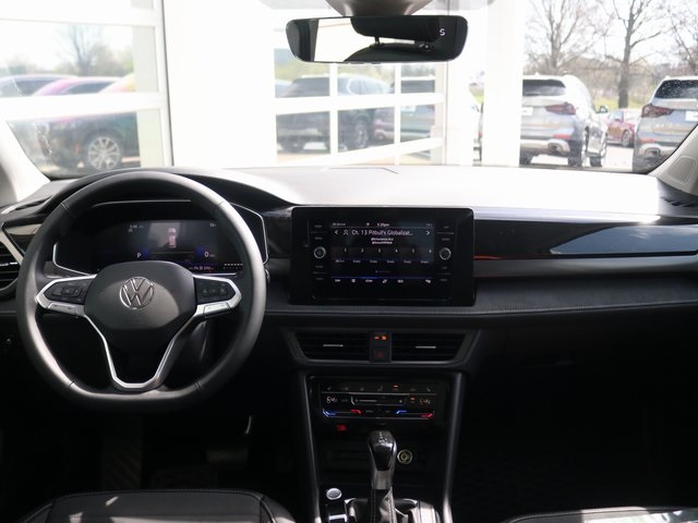 2025 Volkswagen Taos SE photo 8