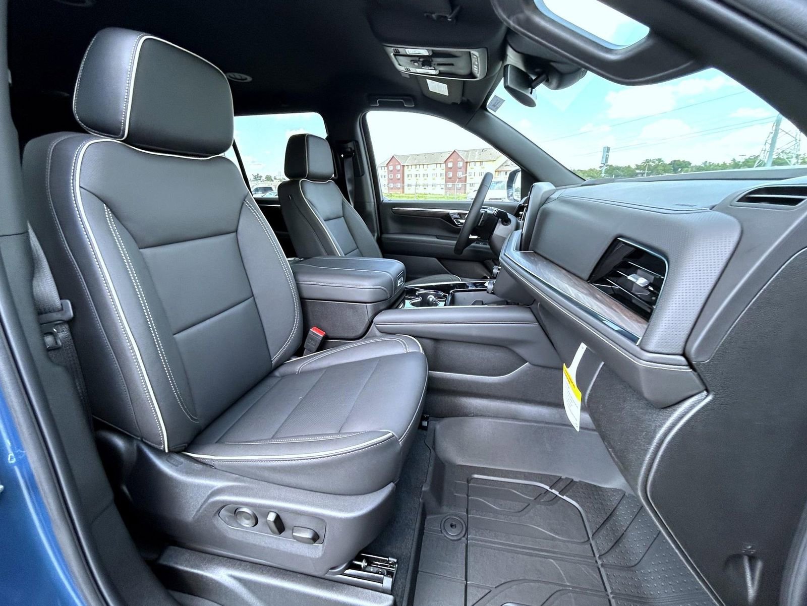 2025 Chevrolet Tahoe Premier photo 10