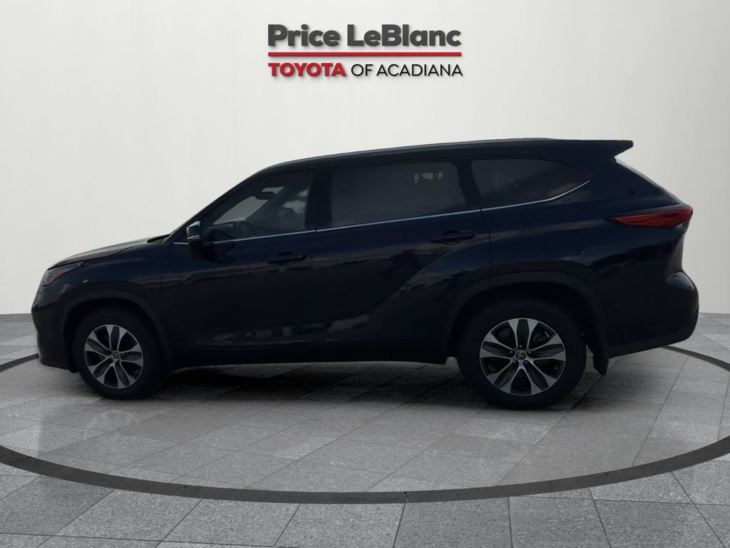 2021 Toyota Highlander XLE photo 4