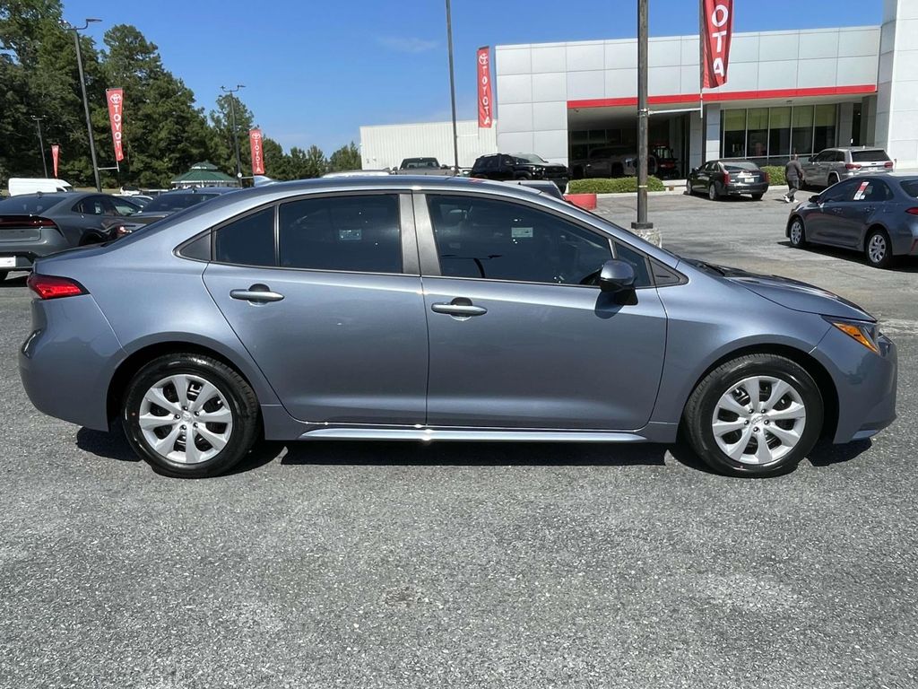 2025 Toyota Corolla LE photo 2