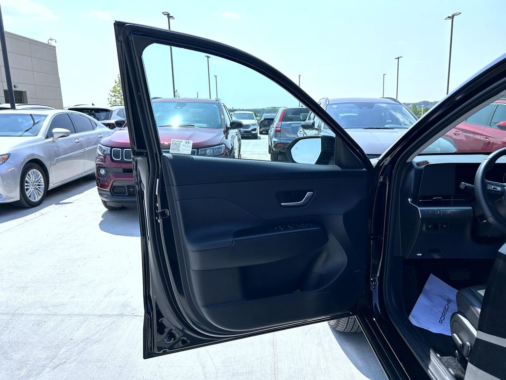 2025 Hyundai Kona Limited photo 10
