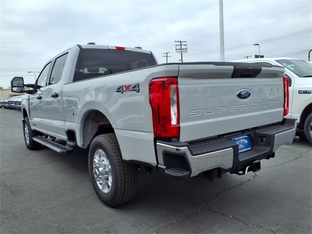 2025 Ford F-350 XLT photo 4