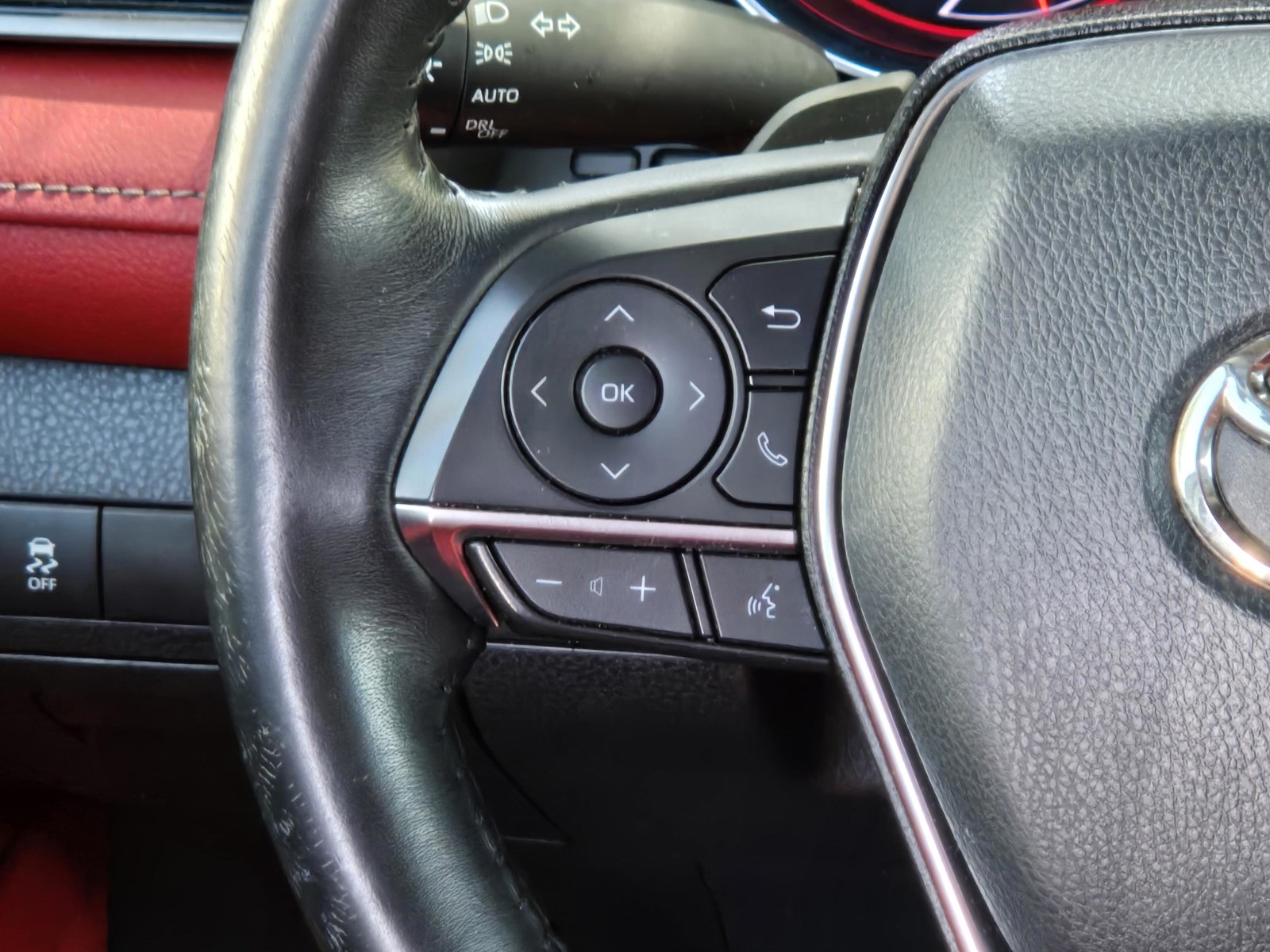 2019 Toyota Camry XSE photo 15