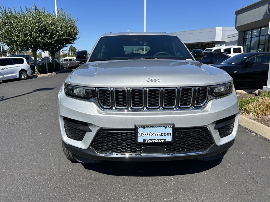 2025 Jeep Grand Cherokee Laredo X photo 3