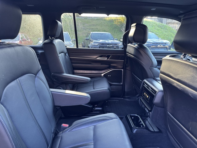 2024 Jeep Wagoneer Series II photo 16