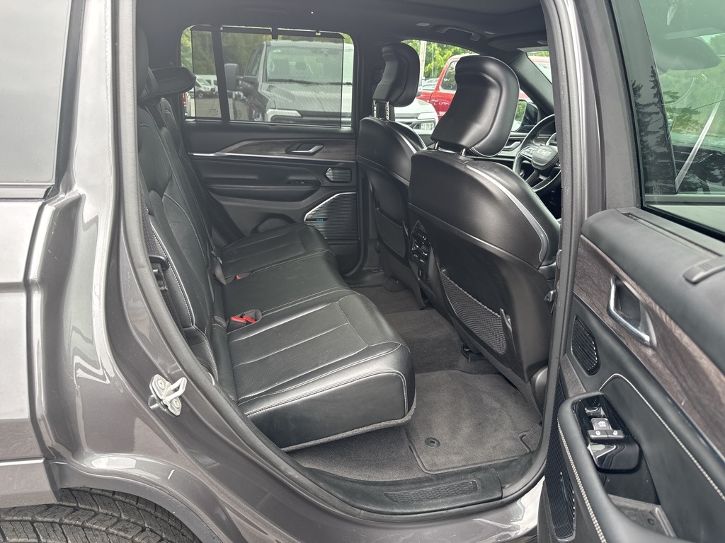 2022 Jeep Grand Cherokee Overland photo 24