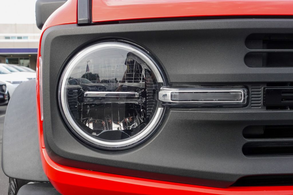 2023 Ford Bronco Base photo 3
