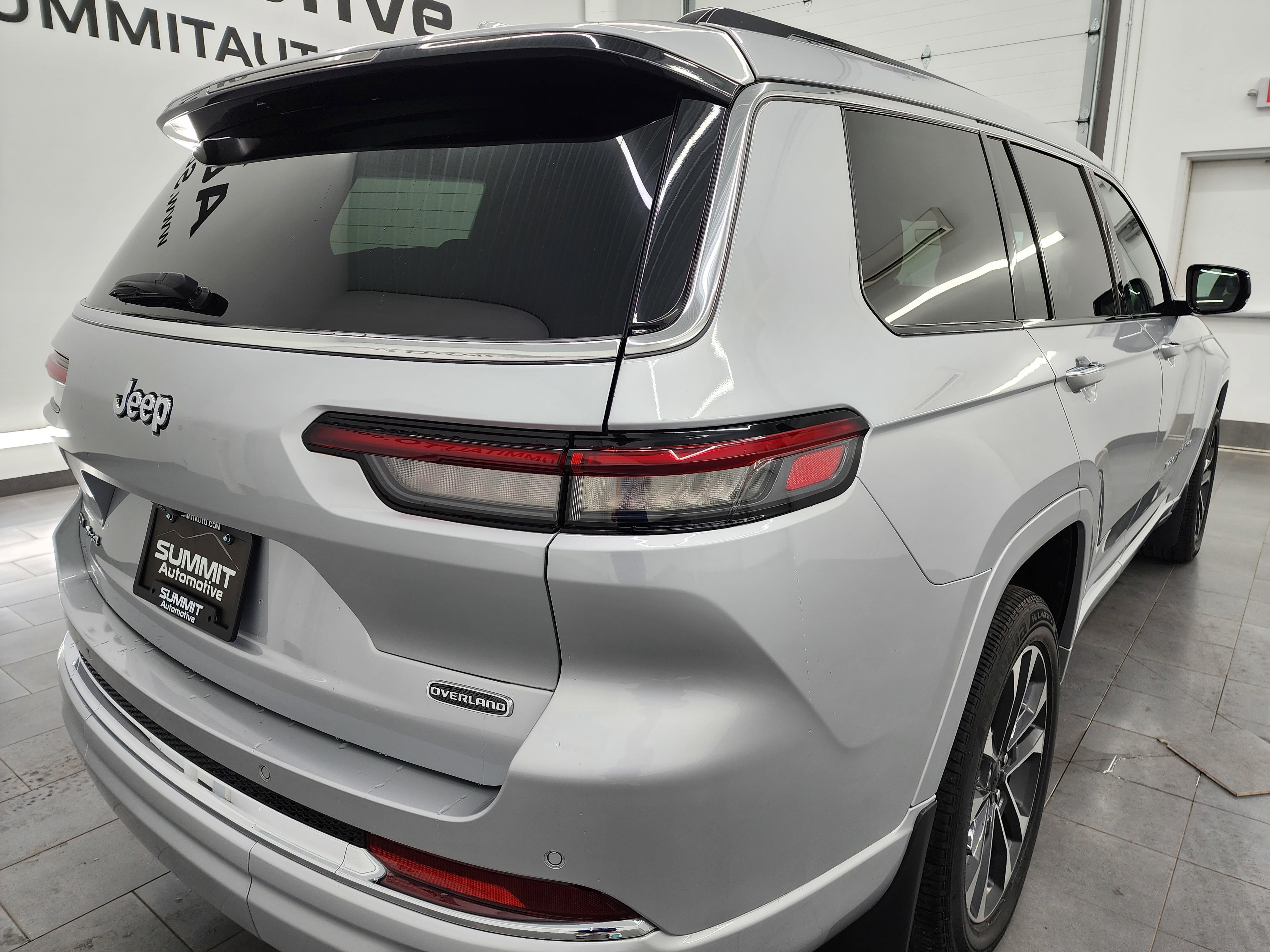 2021 Jeep Grand Cherokee Overland photo 2
