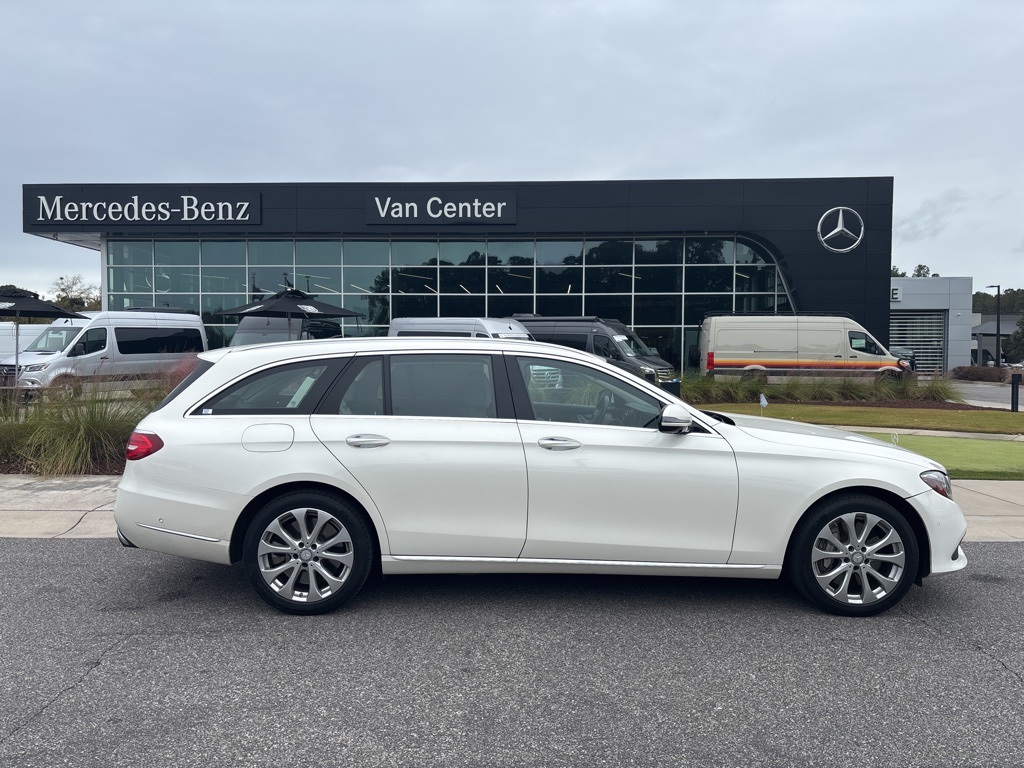 2017 Mercedes Benz E 400 4MATIC Wagon photo 2