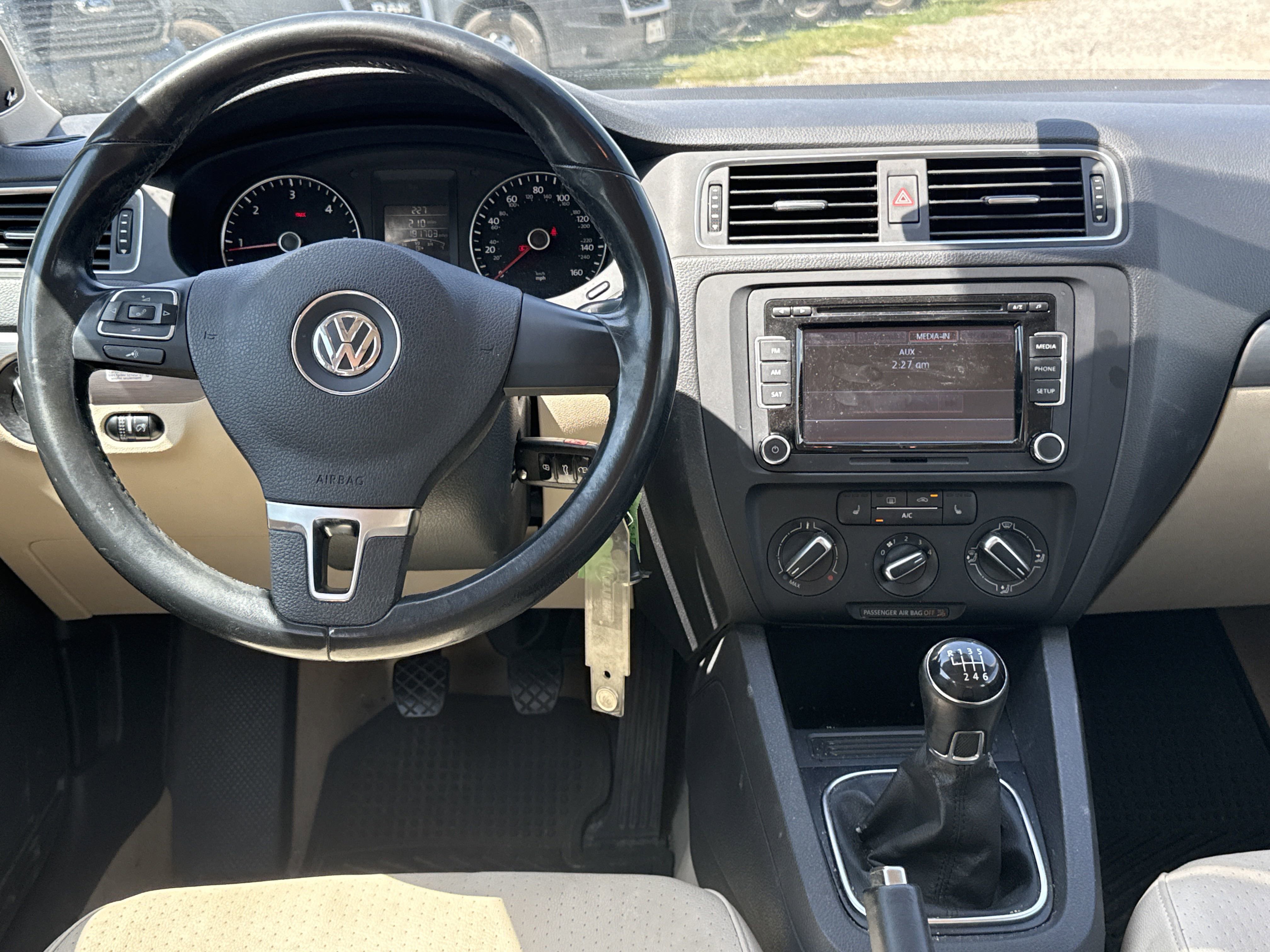 2014 Volkswagen Jetta photo 2