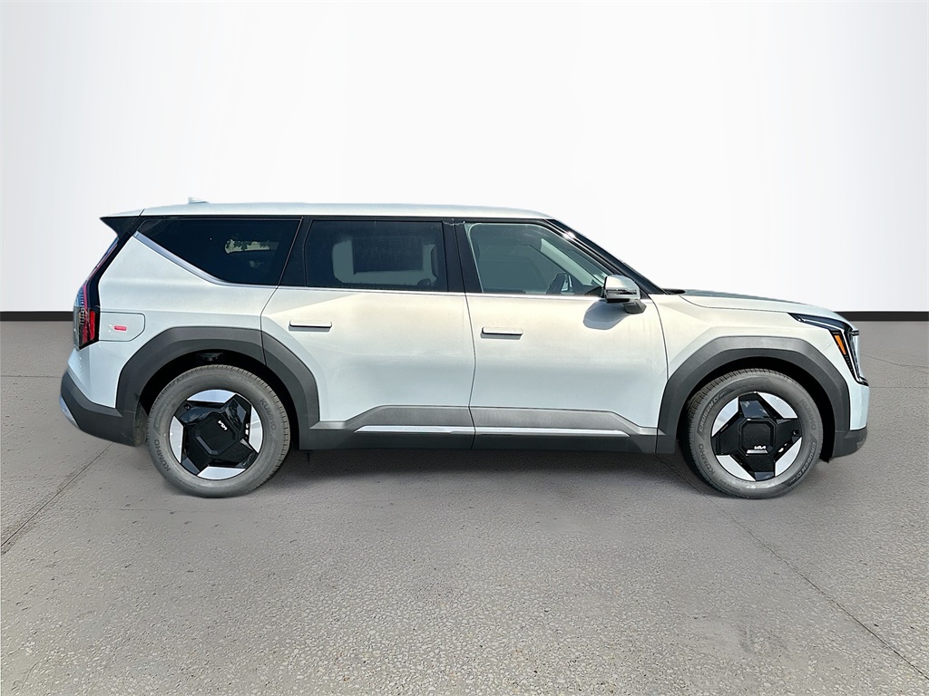 2026 Kia EV9 Light Long Range photo 8
