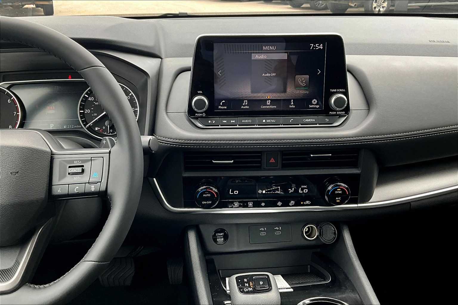 2025 Nissan Rogue SV photo 6