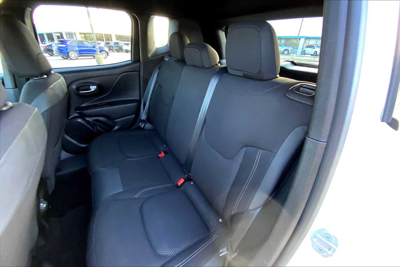 2022 Jeep Renegade Altitude photo 18