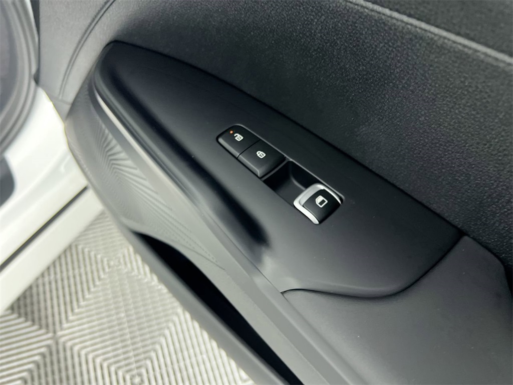 2025 Kia K5 LXS photo 28