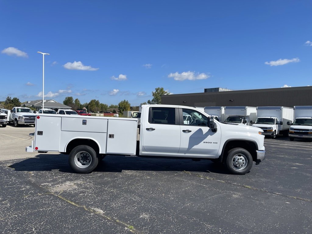 2024 Chevrolet Silverado 3500HD Work Truck photo 2