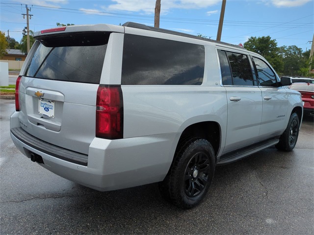 2018 Chevrolet Suburban LT photo 4