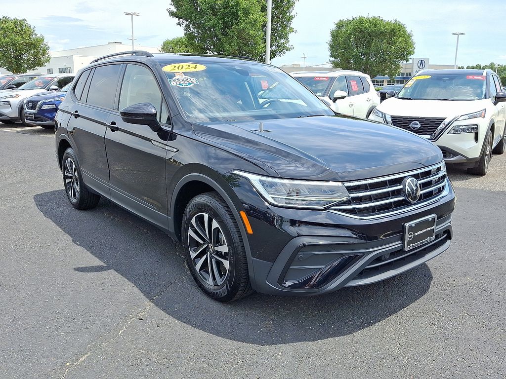 2024 Volkswagen Tiguan S photo 2