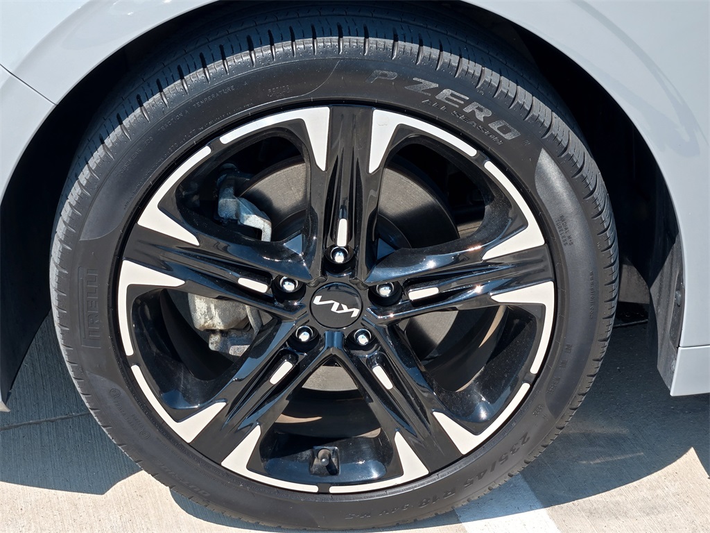 2024 Kia K5 GT-Line photo 8