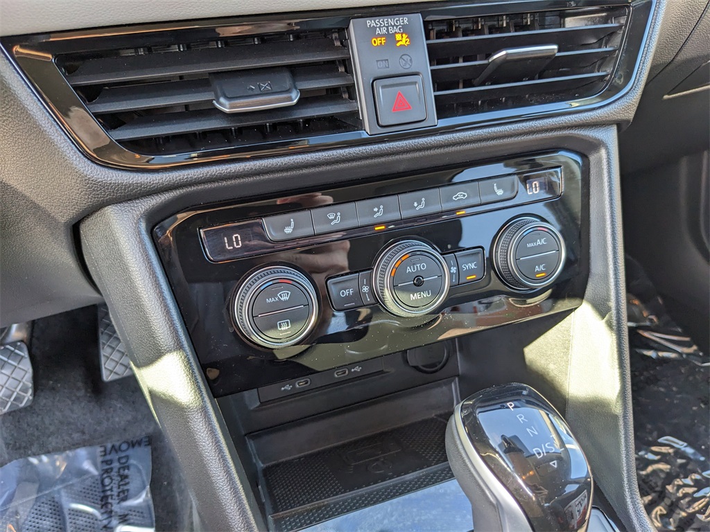 2024 Volkswagen Taos SE photo 24