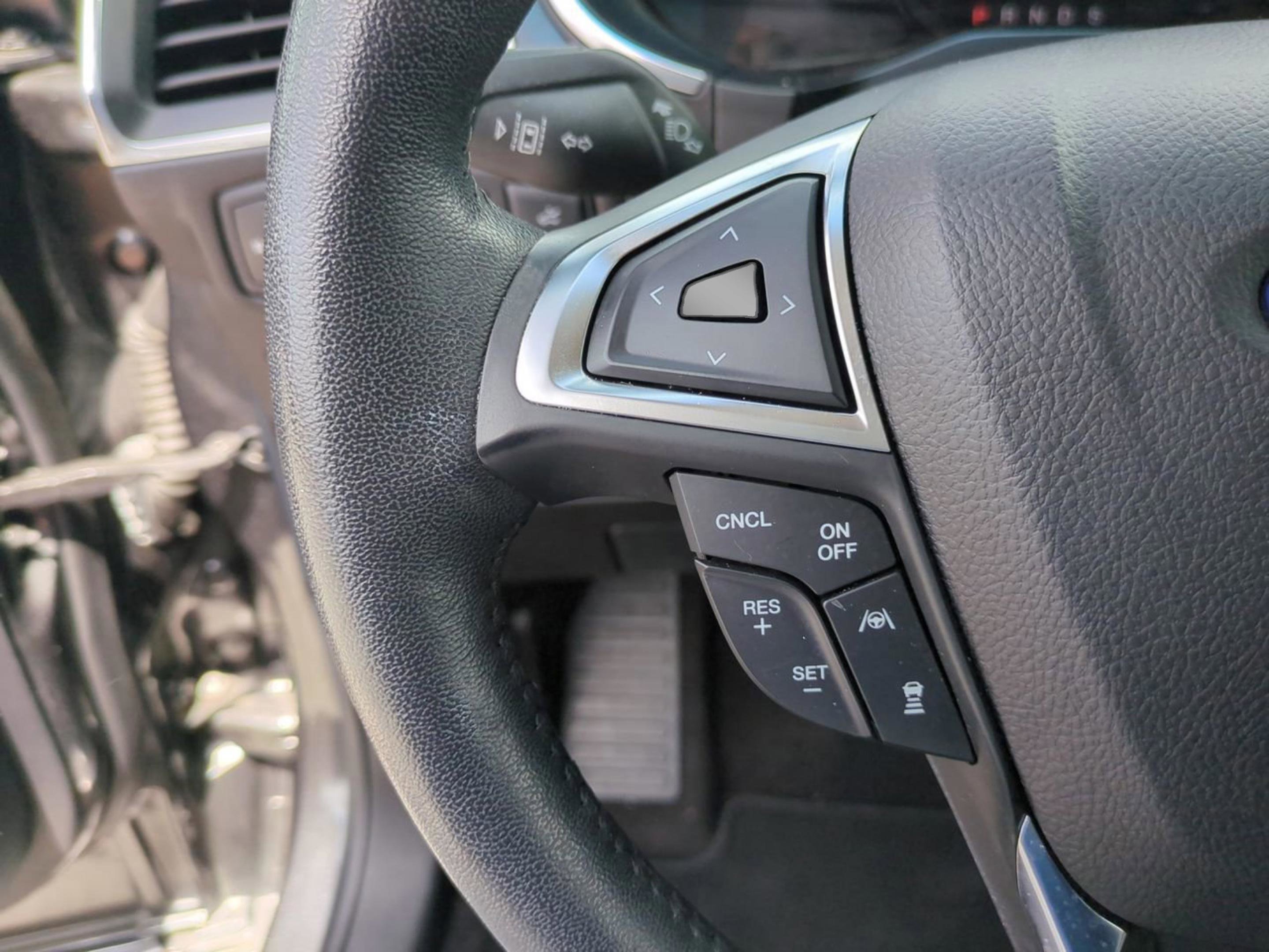 2020 Ford Edge Titanium photo 26