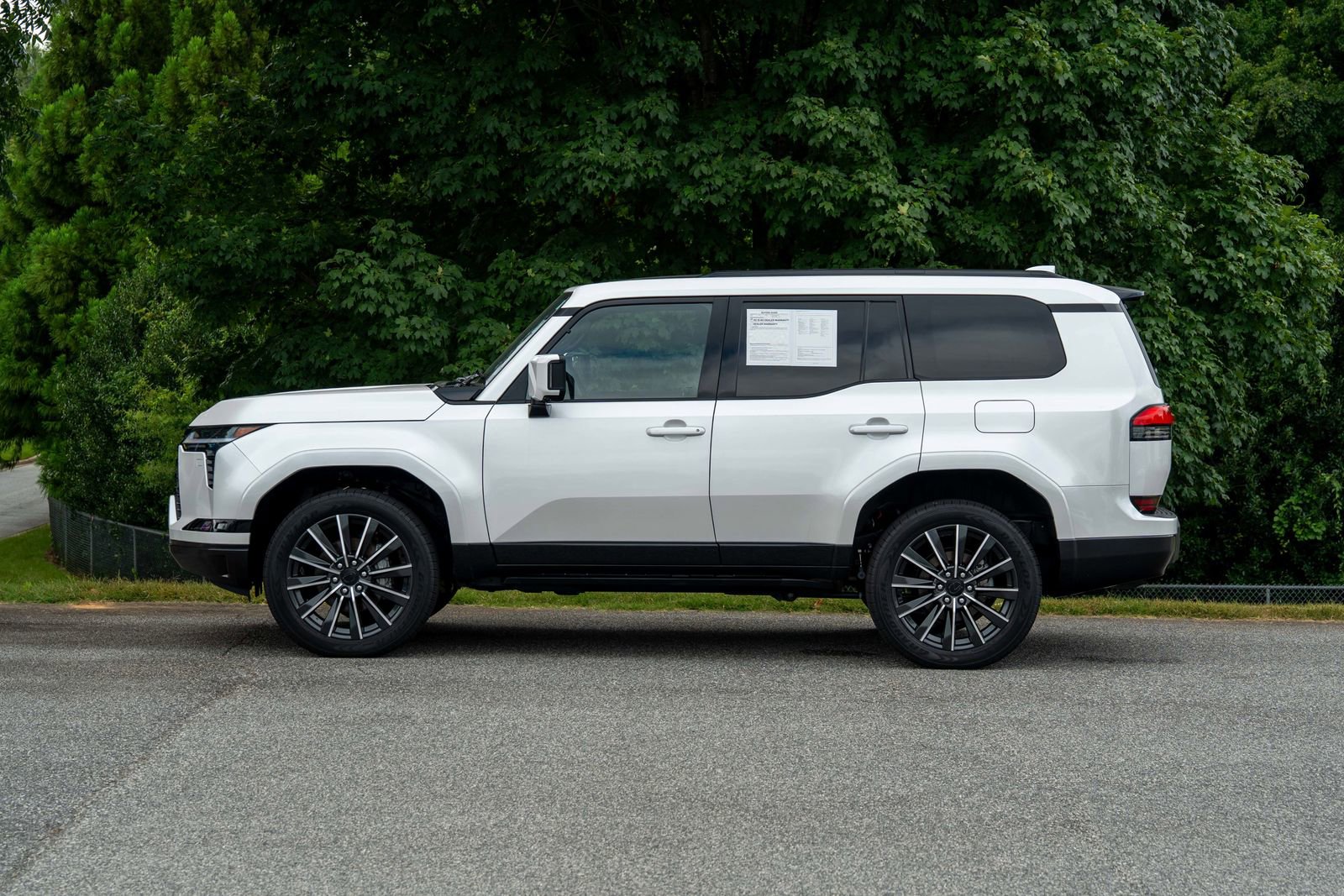 2024 Lexus GX 550 Luxury photo 3