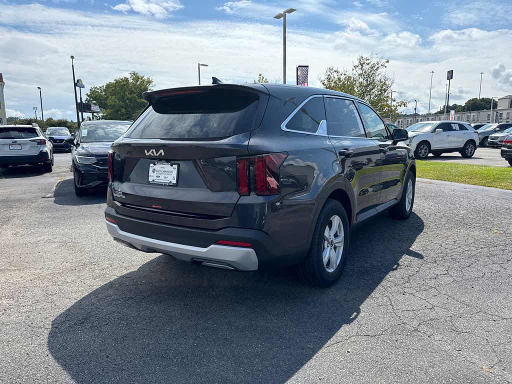 2026 Kia Sorento S photo 3