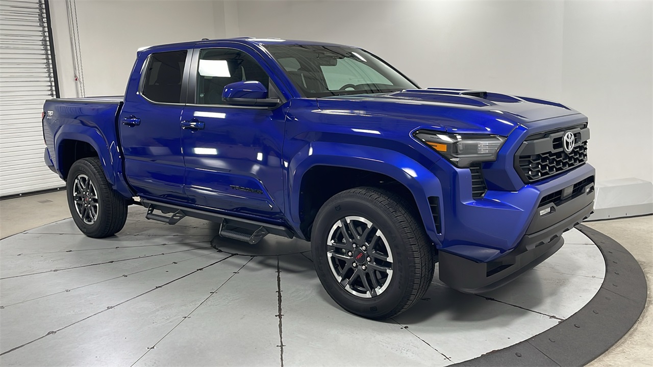 2025 Toyota Tacoma TRD Sport photo 3