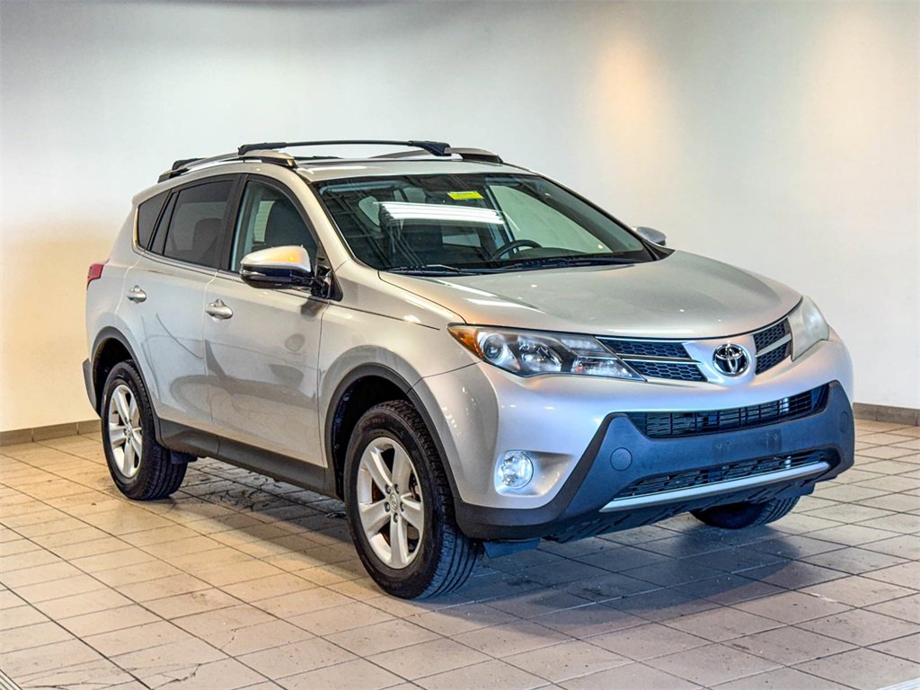 2013 Toyota RAV4 XLE photo 2