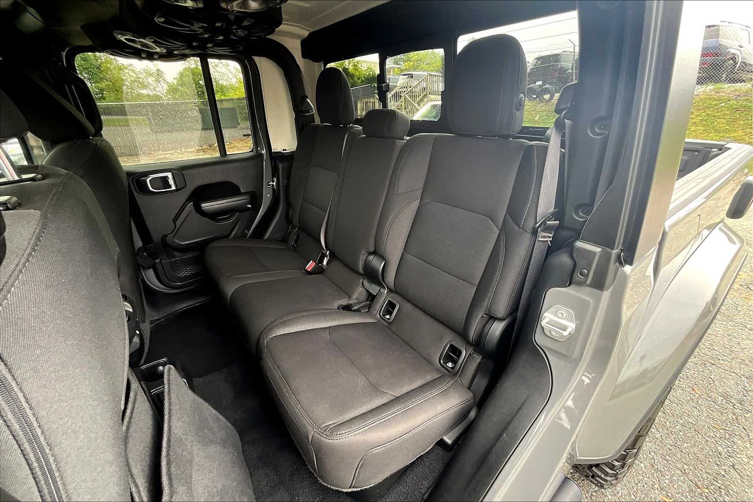 2021 Jeep Gladiator Willys photo 19