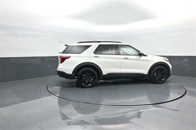 2022 Ford Explorer ST-Line photo 4