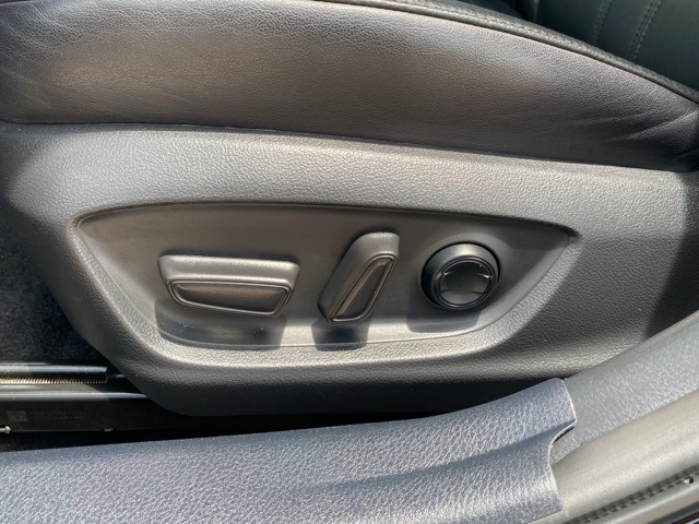 2022 Toyota Avalon Hybrid XLE Plus photo 21