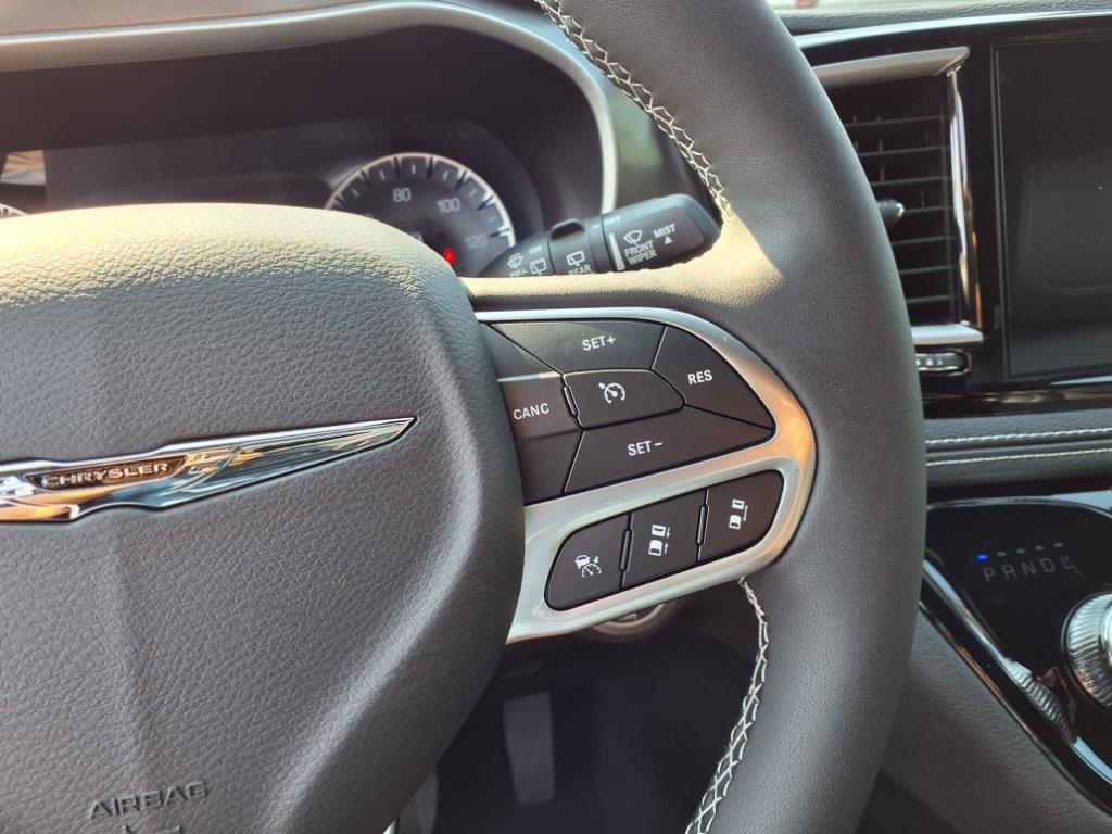 2026 Chrysler Pacifica photo 19