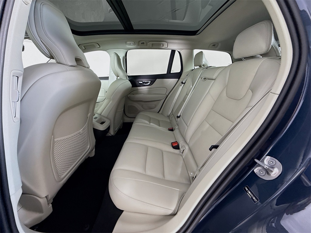 2026 Volvo V60 Cross Country B5 Plus photo 24