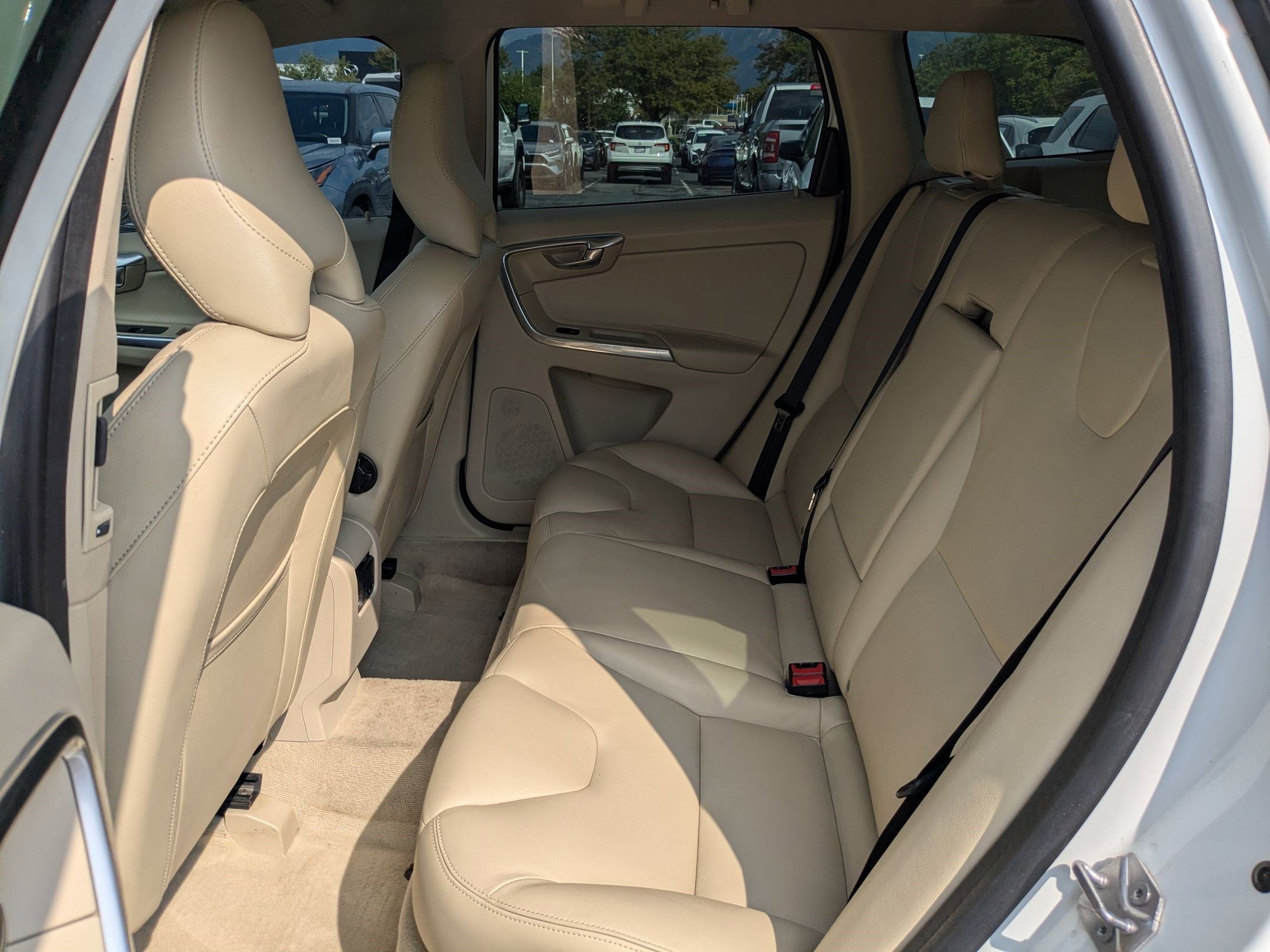 2015 Volvo XC60 T5 Premier photo 24