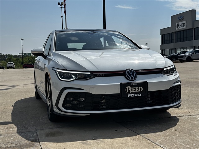 2023 Volkswagen Golf GTI SE photo 2