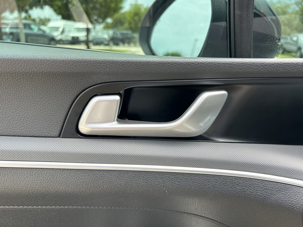 2022 Kia K5 GT-Line photo 12