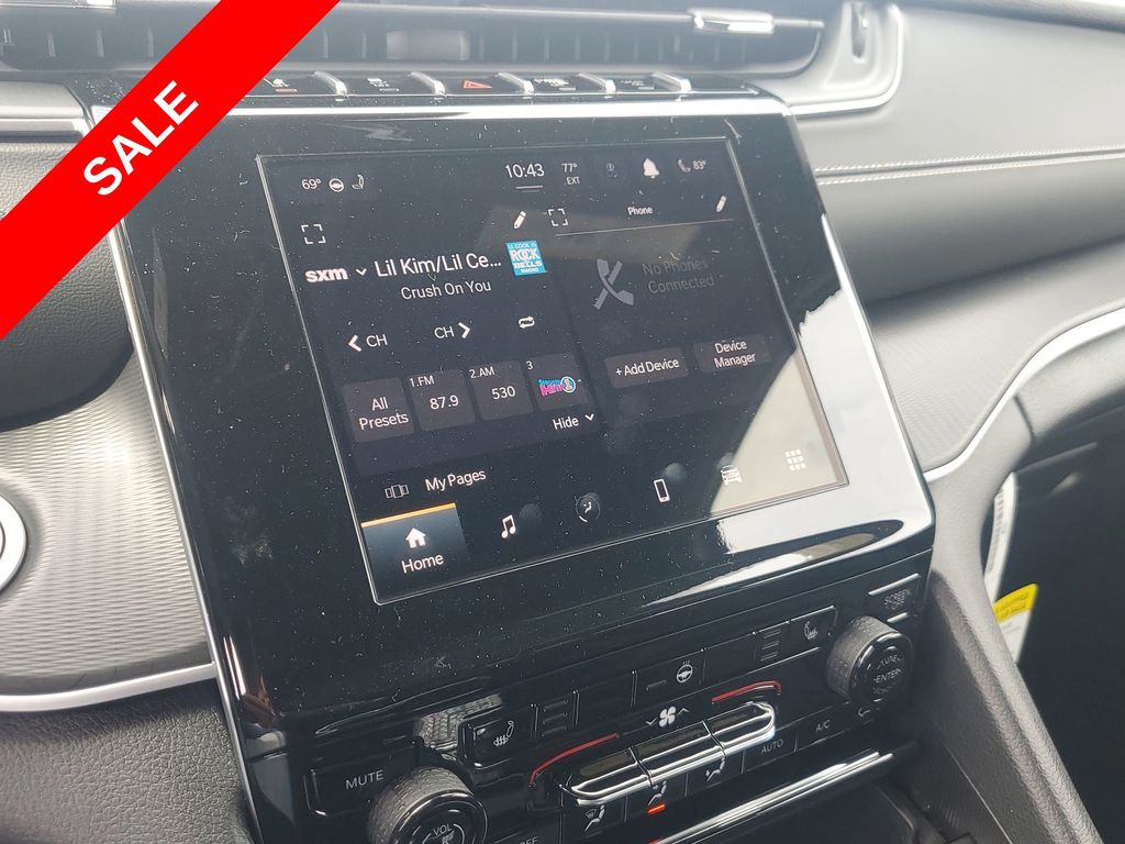 2025 Jeep Grand Cherokee Laredo Altitude photo 29