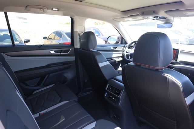 2024 Volkswagen Atlas Peak Edition SEL photo 15