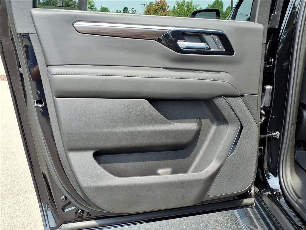 2025 Chevrolet Suburban LS photo 22