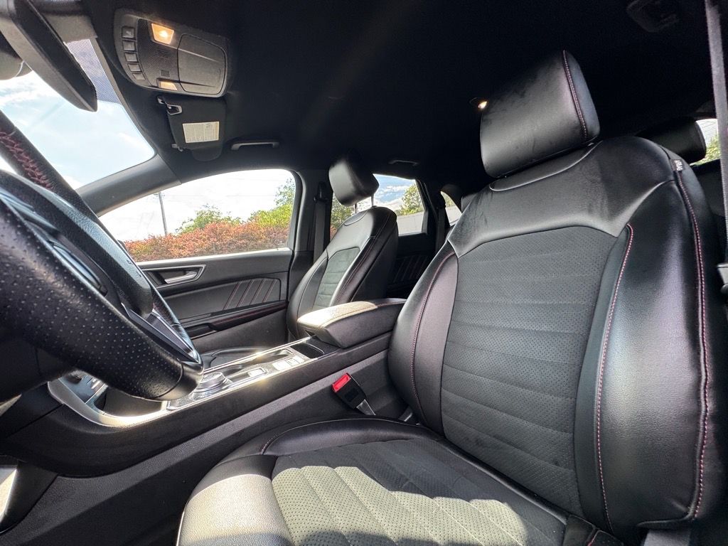2021 Ford Edge ST photo 15