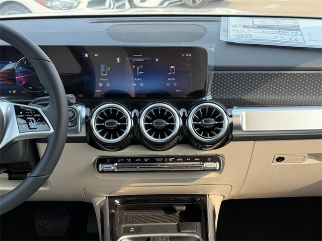 2025 Mercedes Benz GLB 250 4MATIC photo 9