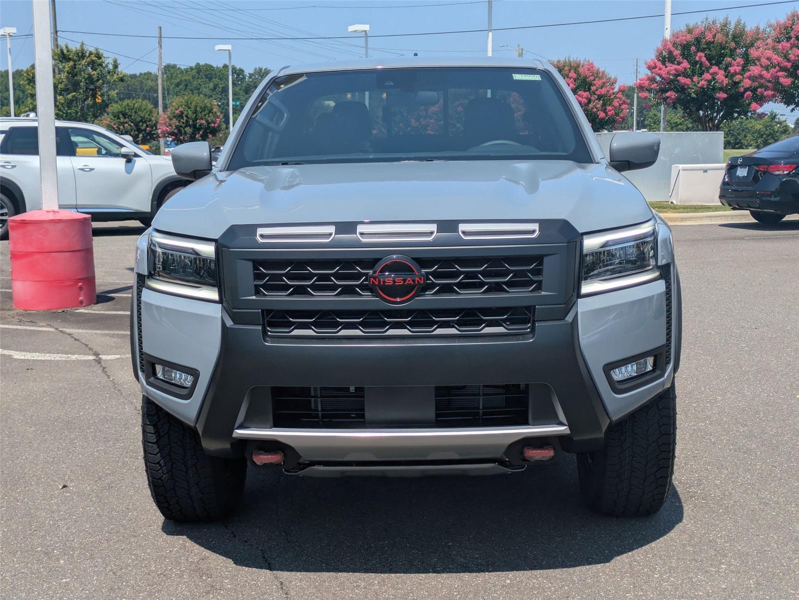 2025 Nissan Frontier PRO-4X photo 2