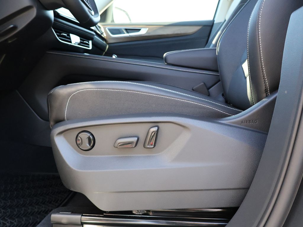 2025 Volkswagen Atlas SE Technology photo 35