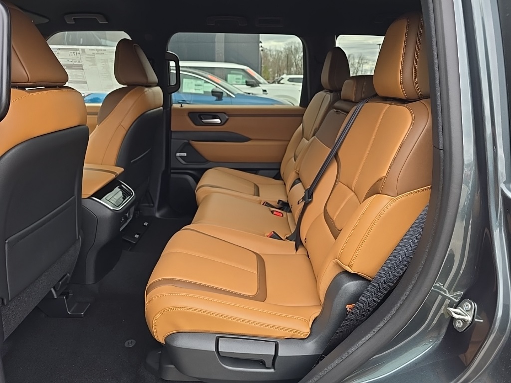 2025 Nissan Armada SL photo 6